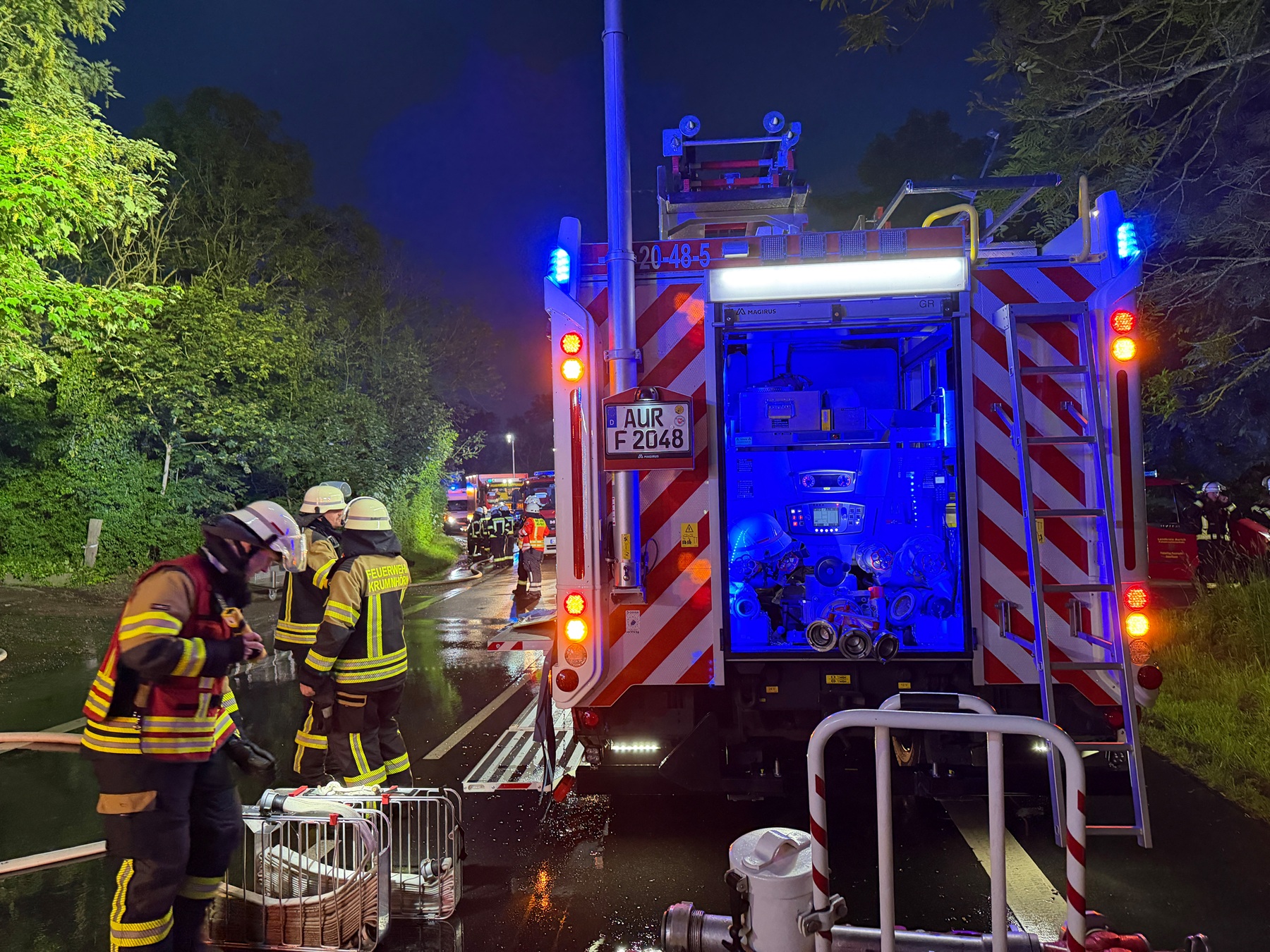 Einsatzfoto In Vollbrand stehende Scheune in Groß-Midlum